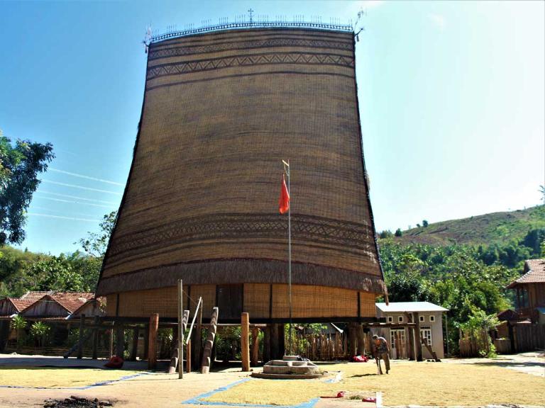 Làng Kon K'tu rất thích hợp cho những ai yêu thích sự hoang sơ và muốn “chạm” vào Tây Nguyên thật sự.