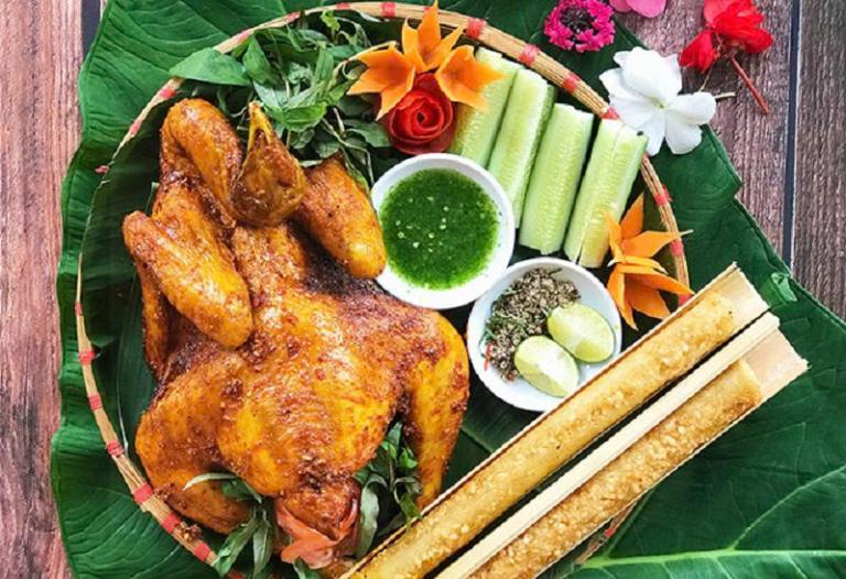 Gà nướng cơm lam Buôn Đôn là món ngon không thể bỏ qua khi đến Tây Nguyên