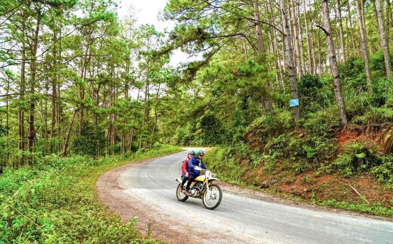 Tour xe máy đi rừng tự túc là hình thức dành cho những tay lái cứng, dày dạn kinh nghiệm và yêu thích sự mạo hiểm
