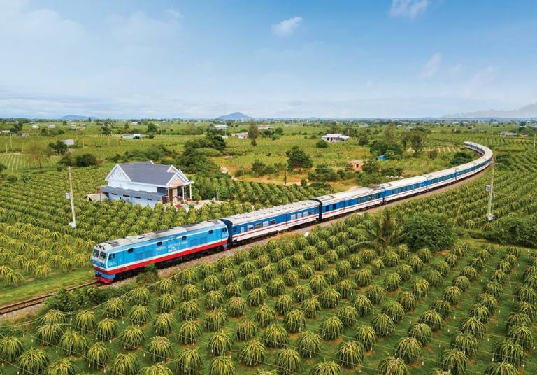 Du lịch tour xe máy kết hợp tàu hỏa đang trở thành lựa chọn thông minh cho những ai muốn vừa “phượt” vừa “hưởng thụ”.
