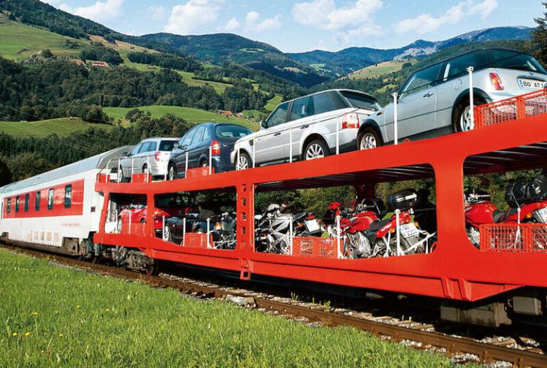 Bạn cần chuẩn bị đầy đủ các giấy tờ để gửi xe máy theo tàu