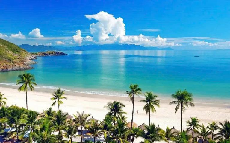Biển Mỹ Khê, một trong những bãi biển đẹp nhất hành tinh.