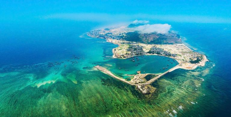 Lý Sơn còn được biết đến với cái tên rất độc đáo: Vương quốc tỏi.