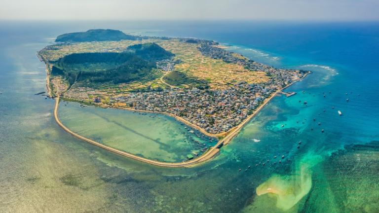 Đảo Lý Sơn được ví như "Jeju của Việt Nam" với vẻ đẹp nguyên sơ