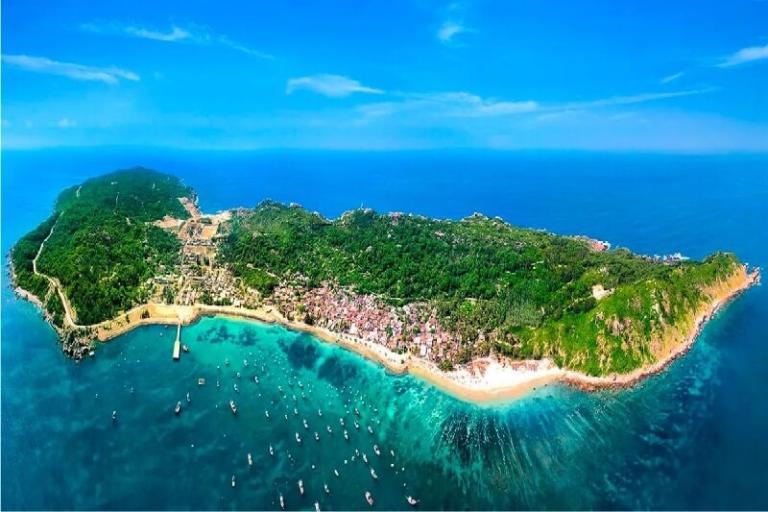 Cù Lao Chàm là Khu Dự trữ sinh quyển thế giới, nổi tiếng với biển xanh trong vắt