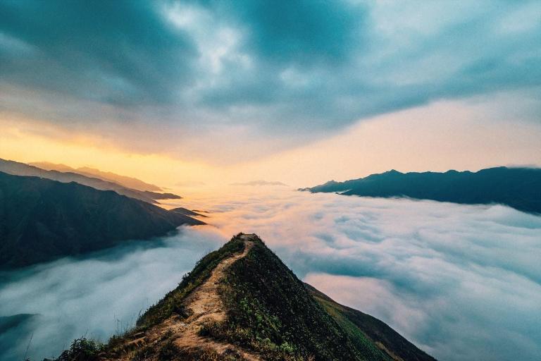 Săn hoàng hôn ở sống lưng khủng long