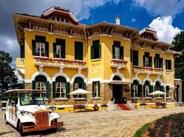 Ghé thăm Dinh Bảo Đại hoài niệm về lịch sử