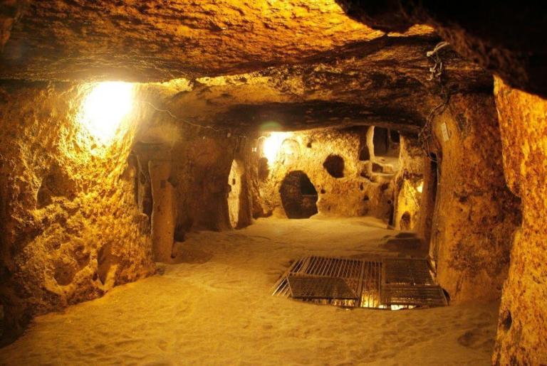 Địa đạo Củ Chi gợi nhớ về một thời kháng chiến oai hùng.