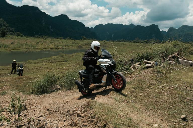 Xe phải bền bỉ, tiết kiệm nhiên liệu, dễ sửa chữa và bạn phải quen với nó.