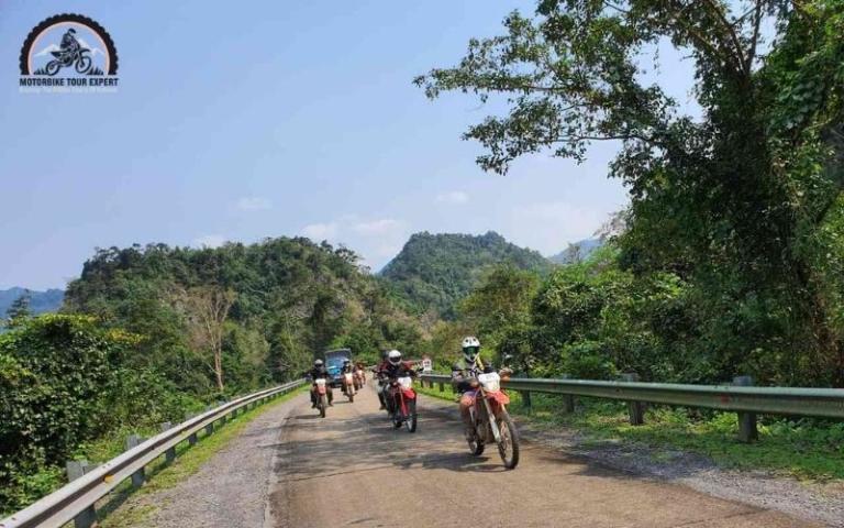Cung đường này xuyên qua nhiều vùng rừng núi, cao nguyên