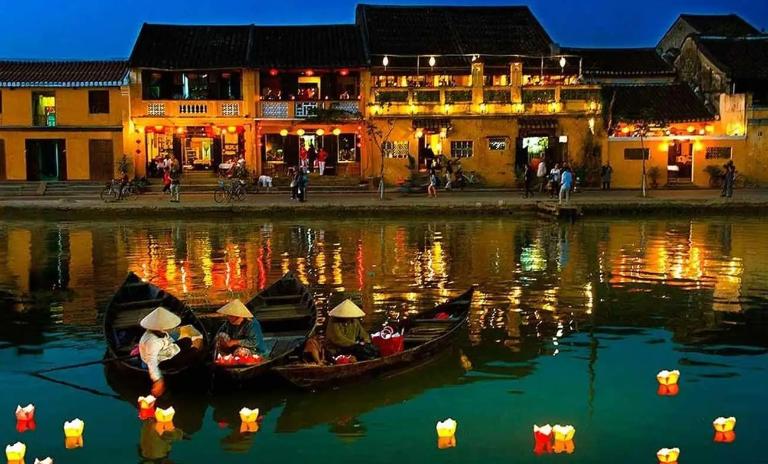 Lang thang phố cổ Hội An buổi đêm