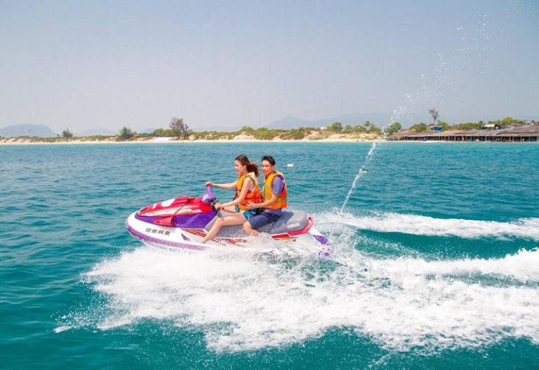 Lướt ván, mô tô nước tại Mũi Né – Phan Thiết