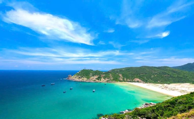 Biển Đại Lãnh – một trong những bãi biển sạch và xanh nhất miền Trung.