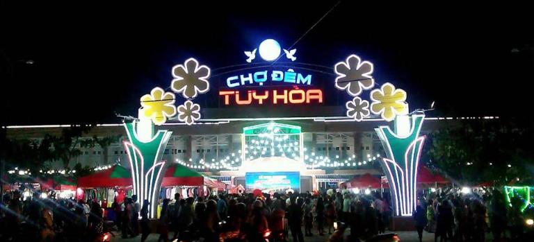 Buổi tối có thể đi dạo chợ đêm Tuy Hòa