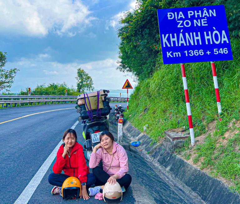 Tour xe máy chinh phục núi rừng và đèo dốc mang đến cảm giác phiêu lưu mãnh liệt, băng qua những cung đường ngoạn mục và cảnh sắc hoang sơ hùng vĩ.