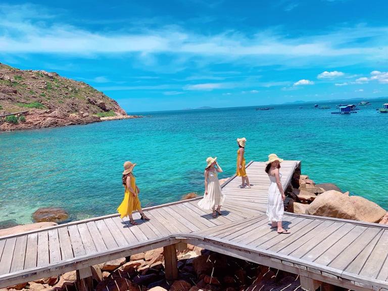 Từ Nhơn Hải yên bình đến Hòn Khô hoang sơ và Tháp Đôi cổ kính, hành trình tiếp nối đầy màu sắc văn hóa và biển trời Bình Định.