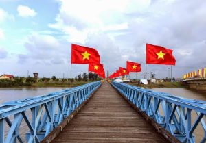 Tour xe máy Quảng Trị: Di tích lịch sử và cầu Hiền Lương