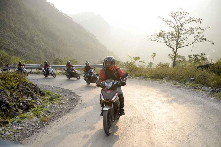 Sapa nổi tiếng với những cung đường đèo dốc, nhiều khúc cua tay áo