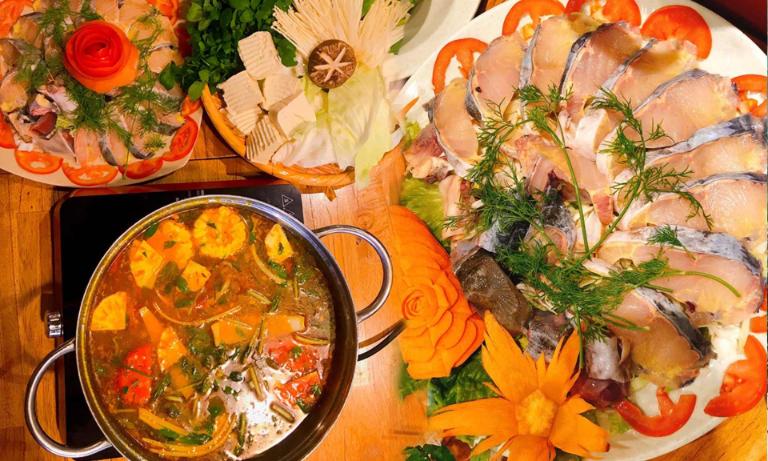 Một nồi lẩu cá hồi nóng hổi giữa cái lạnh se sắt của Sapa chắc chắn sẽ khiến bạn nhớ mãi không quên.