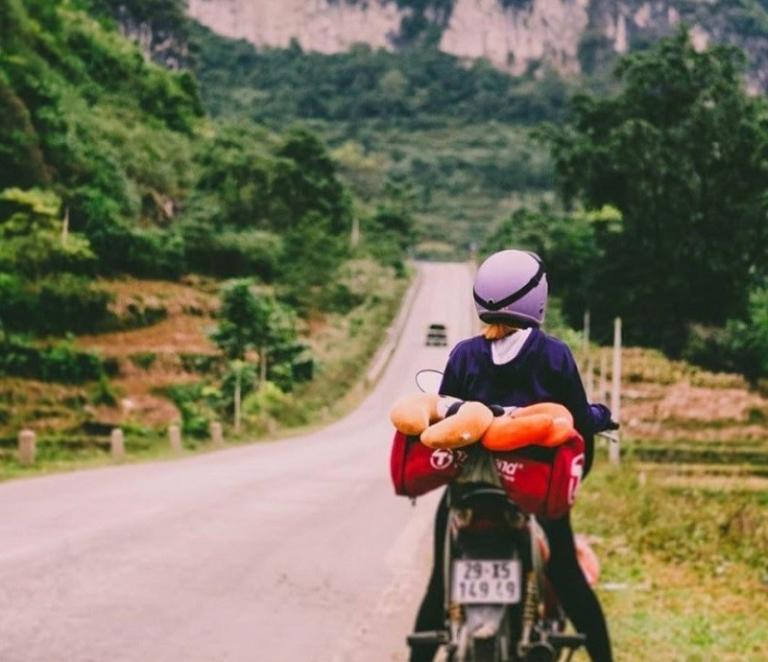 Đổ xăng đầy bình ngay khi bắt đầu để tránh bị hết xăng giữa đường.