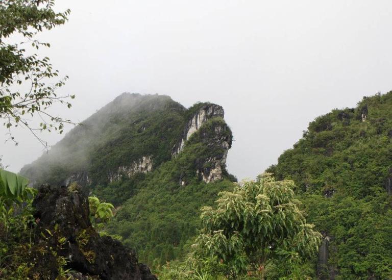 Núi Hàm Rồng là điểm đến không thể thiếu trong hành trình khám phá.