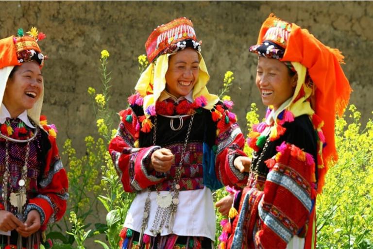 Một trong những điều tuyệt vời của tour xe máy Sapa là được tiếp xúc trực tiếp với người dân bản địa.