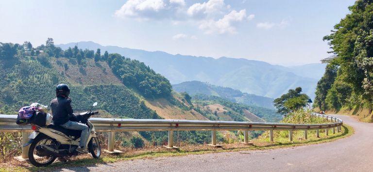 Kiểm tra xe kỹ trước khi xuất phát: phanh, lốp, đèn, còi… để đảm bảo xe vận hành ổn định.