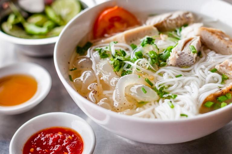 Đến Nha Trang, bạn sẽ được thưởng thức món bún sữa có 1-0-2.