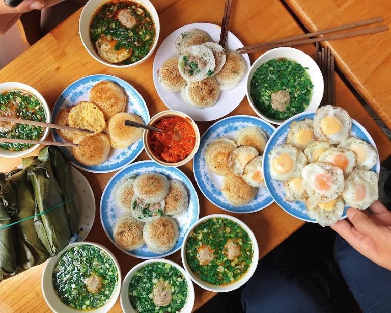 Bánh căn Nha Trang chinh phục mọi thực khách bởi hương vị đặc trưng độc đáo.