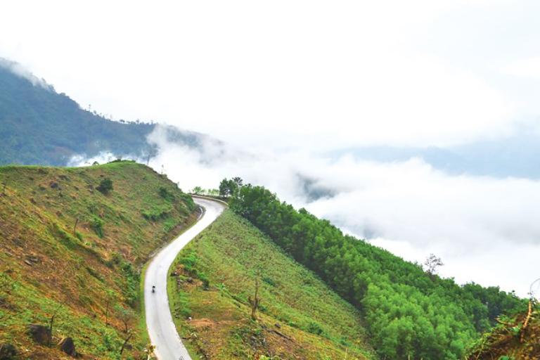 Tour xe máy Quảng Ngãi đưa du khách chinh phục cung đường ven biển, khám phá đảo Lý Sơn và cảnh đẹp miền Trung.