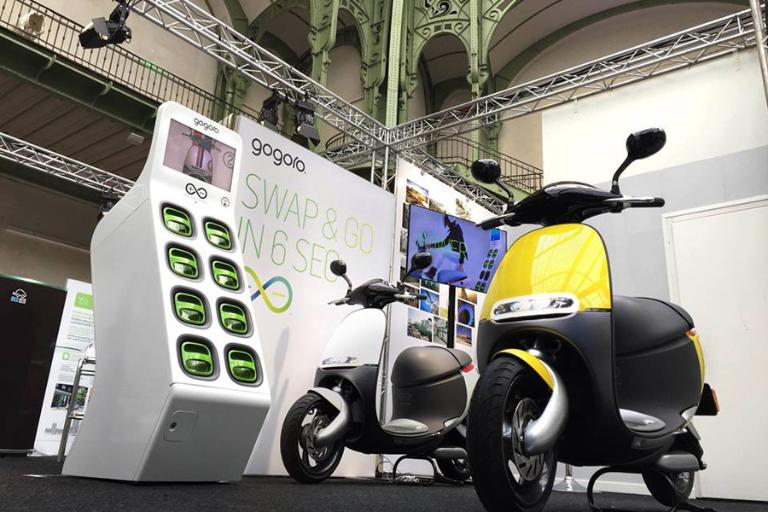 Mẫu xe máy điện Gogoro Viva màu sắc nổi bật, gọn gàng cho phố đông