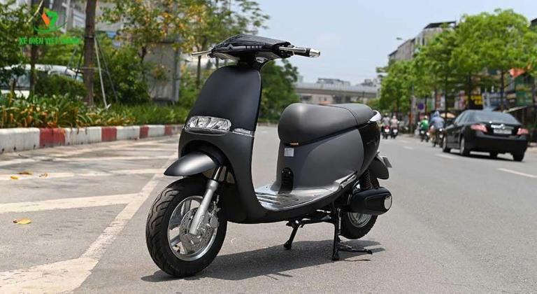 Không còn thay nhớt hay bugi, xe máy điện giúp bạn tiết kiệm thời gian và tiền bạc.
