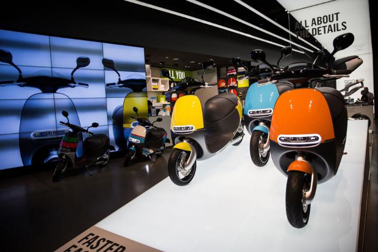 Gogoro Viva trẻ trung với hệ thống pin hoán đổi nhanh, tiện lợi cho di chuyển