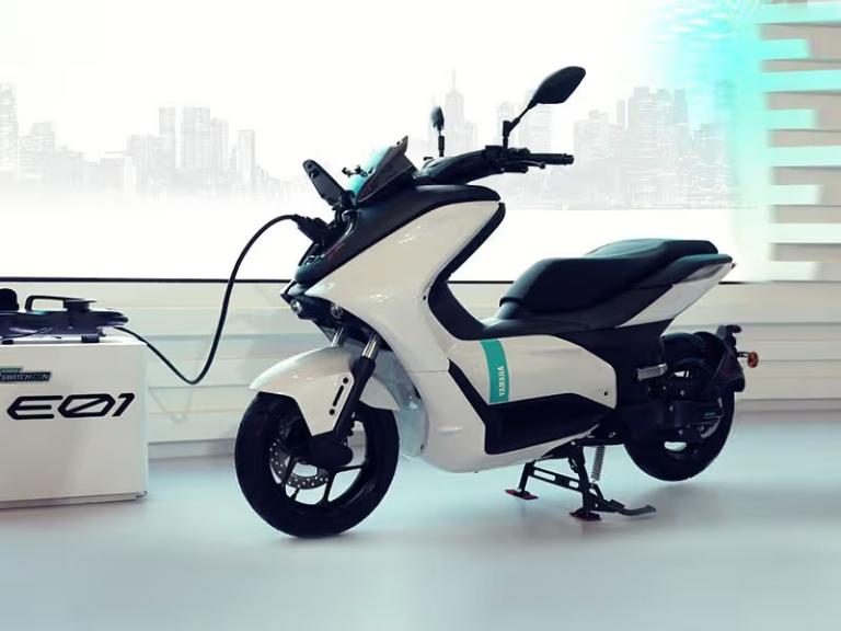 Xe máy điện Yamaha E01 với pin lithium và thiết kế năng động