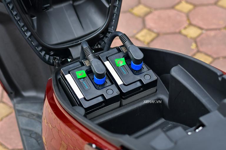 Đo điện áp pin bằng đồng hồ để biết mức độ chai pin chính xác hơn