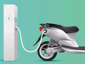 Hướng dẫn chi tiết cách sạc xe máy điện đúng cách tránh bị chai pin