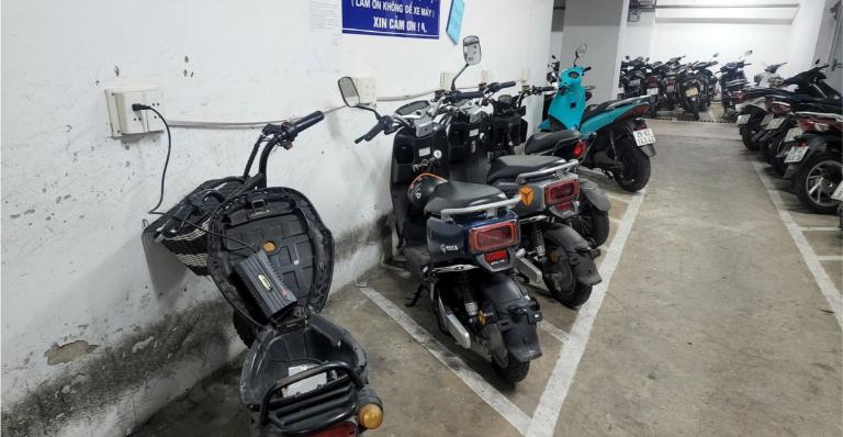 Đi ít thì sạc một lần buổi tối, đi nhiều hãy chia nhỏ nhiều lần sạc trong ngày.