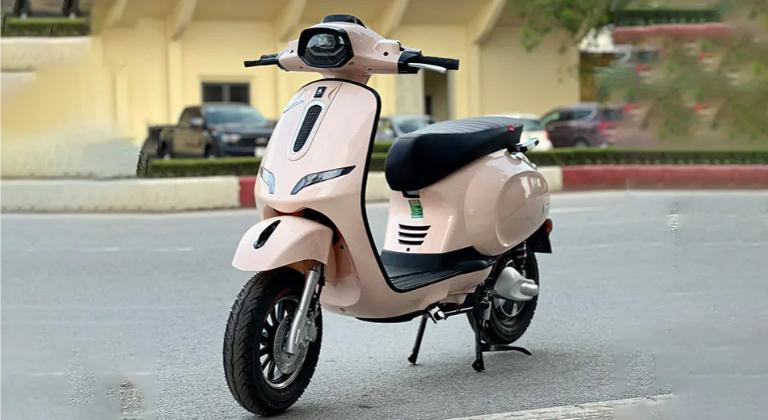 Xe điện thường truyền động trực tiếp từ động cơ đến bánh xe, đơn giản hơn so với chuỗi truyền động phức tạp của xe xăng