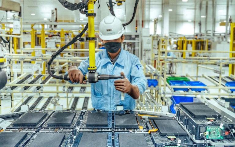 Pin lithium-ion cần được tái chế đúng quy trình để tránh ô nhiễm đất và nguồn nước.