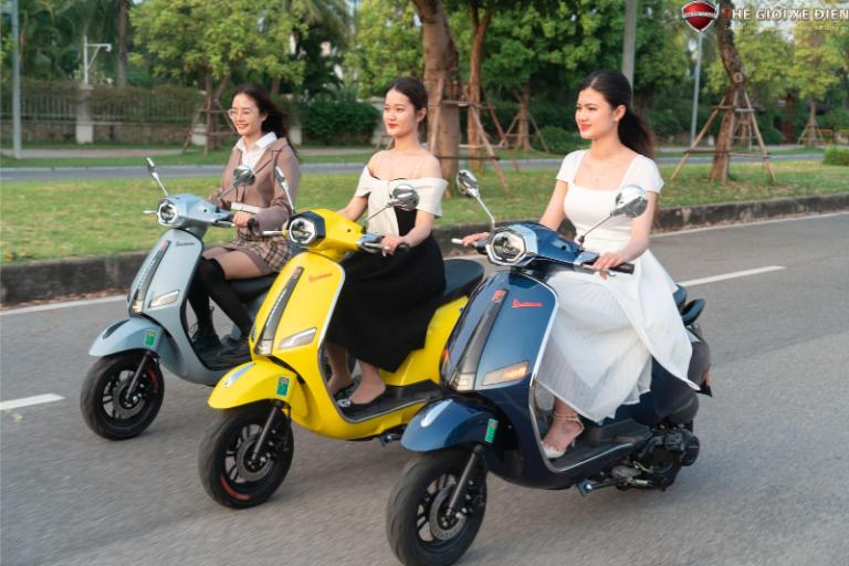Xe điện vận hành êm ái, không tiếng ồn, trái ngược với âm thanh động cơ đặc trưng của xe xăng.