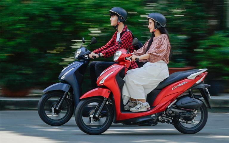 Xe xăng linh hoạt, mạnh mẽ, phù hợp chở hàng hoặc leo dốc trong đô thị.