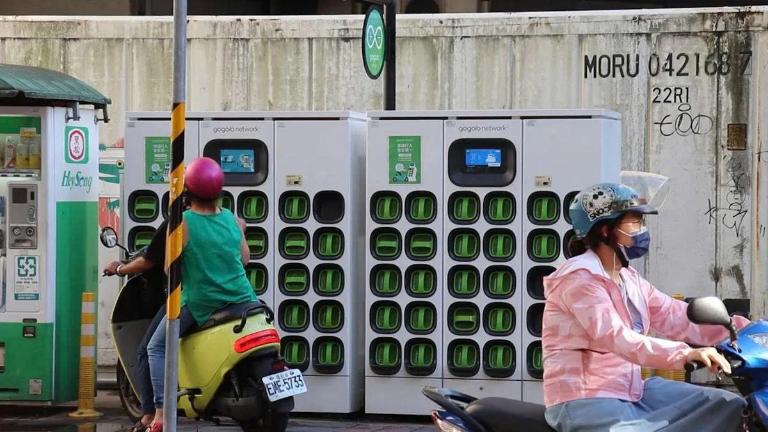Thiết bị chuyên dụng đo điện áp từng cell pin để đánh giá sức khỏe pin.