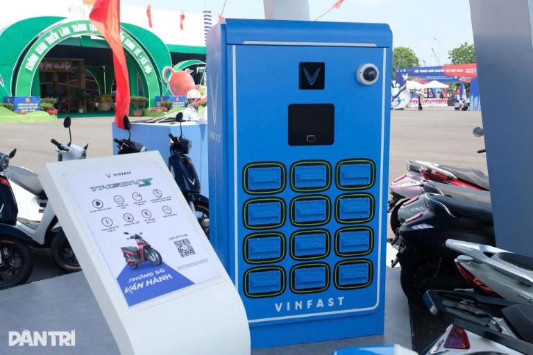 Dịch vụ đổi pin không chỉ là thay pin, mà còn kiểm tra toàn diện hệ thống điện của xe.