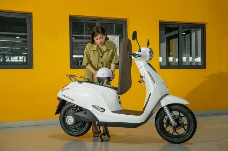 Xe máy điện công suất nhỏ, tốc độ dưới 50 km/h – lựa chọn an toàn cho học sinh từ 16 tuổi trở lên.