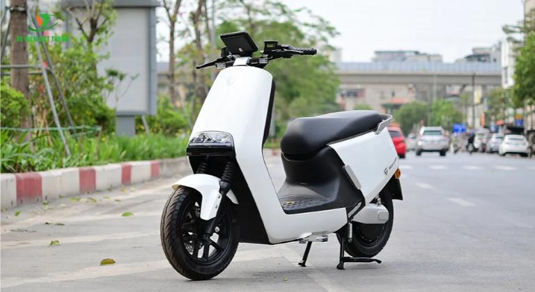 Xe điện công suất lớn, tốc độ cao – người điều khiển phải từ 18 tuổi và có bằng lái A1 hoặc tương ứng