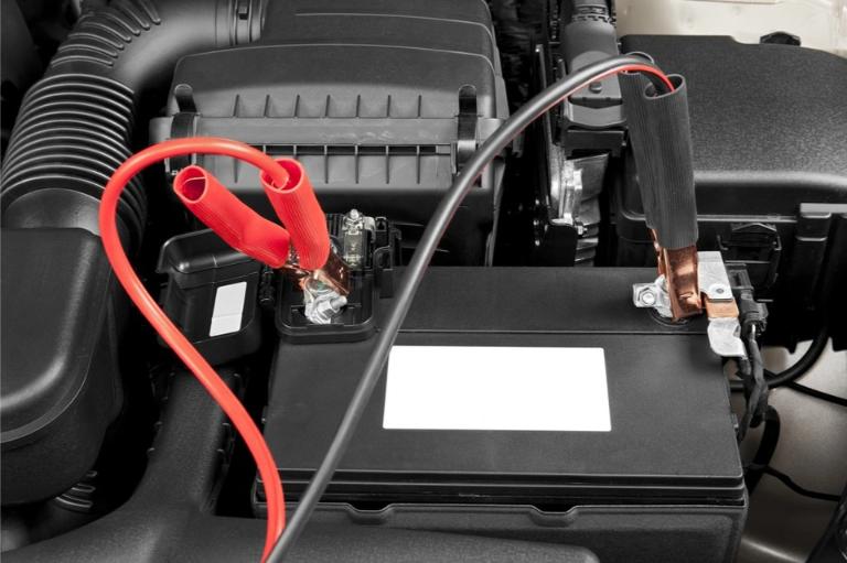 Đừng để pin cạn kiệt mới sạc – nạp năng lượng kịp thời sẽ giúp ắc quy sống lâu hơn