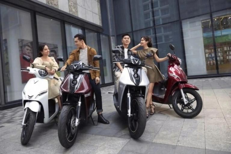 Khách hàng nên tìm hiểu thông tin và đọc đánh giá về đơn vị cho thuê xe máy điện