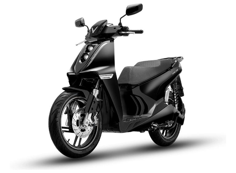 VinFast Theon S – Xe máy điện đi được 150 km mỗi lần sạc, thiết kế thể thao hiện đại, tốc độ gần 100 km/h.