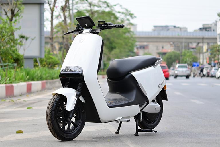 Yadea G5 – xe máy điện trẻ trung, pin lớn cho quãng đường dài.