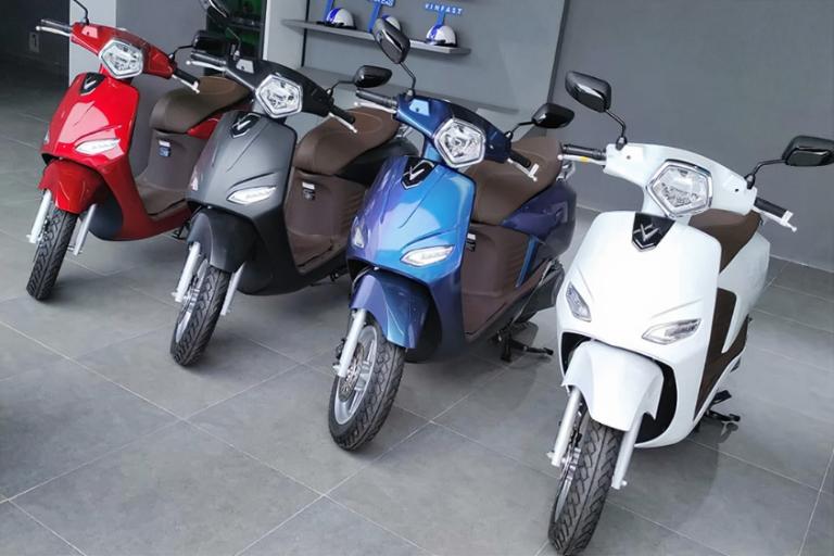 Xe máy xăng phổ biến nhờ sức mạnh và sự tiện lợi trên đường dài